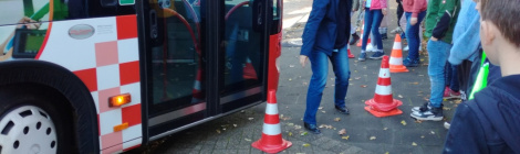 Bus-Schule zu Besuch in der LWS