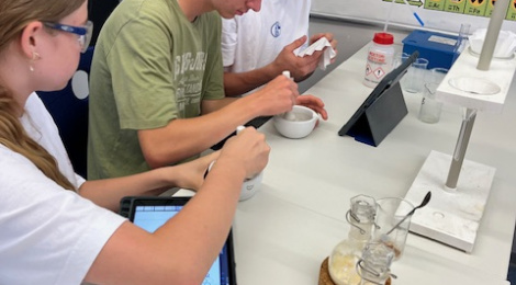 „Es geht um die Wurst" im GreenLab_OS an der LWS      Chemieprojekt der 9. und 10. Klasse